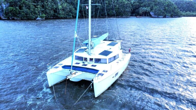 Katamaran "Joline" in Playa El Valle - Nordküste der Dominikanischen Republik - aus der Vogelperspektive